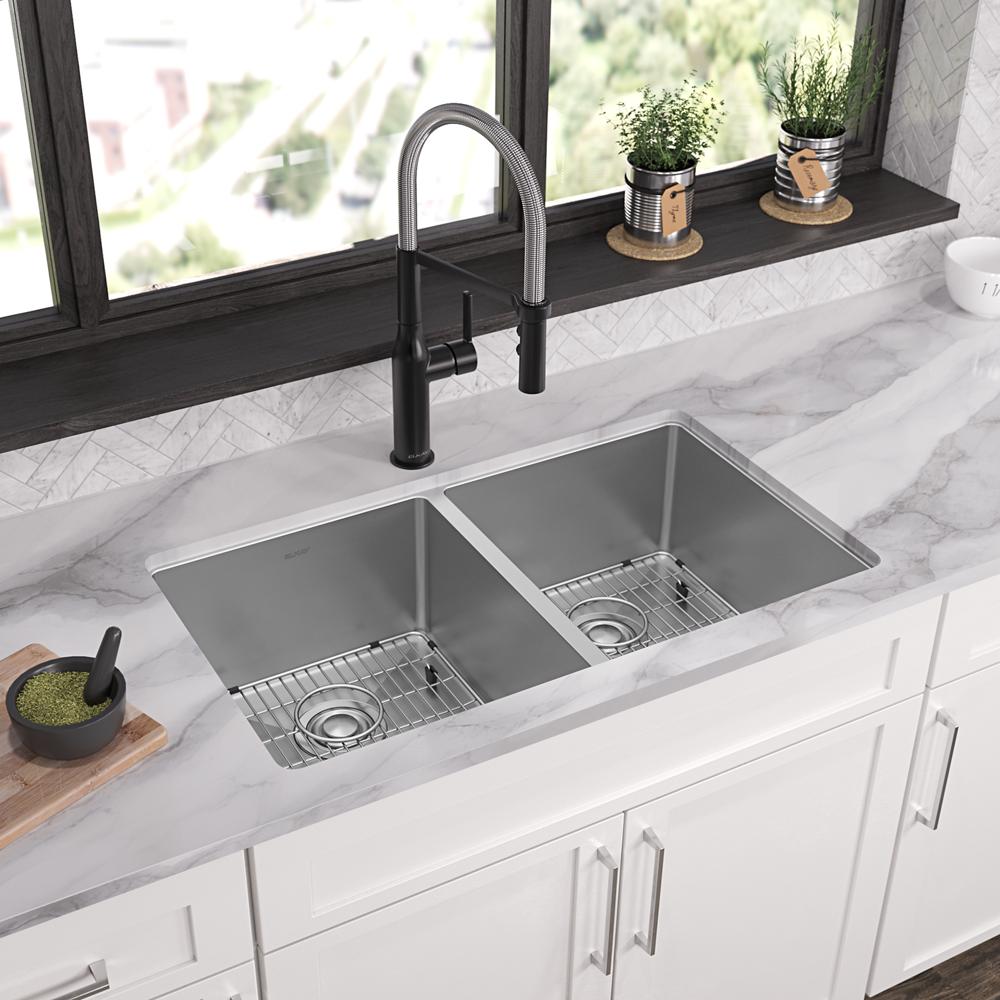 Elkay Crosstown 18 Gauge Stainless Steel 33" x 22" x 9" 1-Hole Equal Double Bowl Dual Mount Sink Kit ECTSR33229TBG1