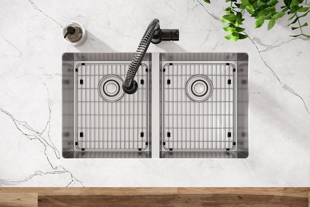 Elkay Crosstown 16 Gauge Stainless Steel 30-3/4" x 18-1/2" x 10" Equal Double Bowl Undermount Sink Kit EFRU311810TC