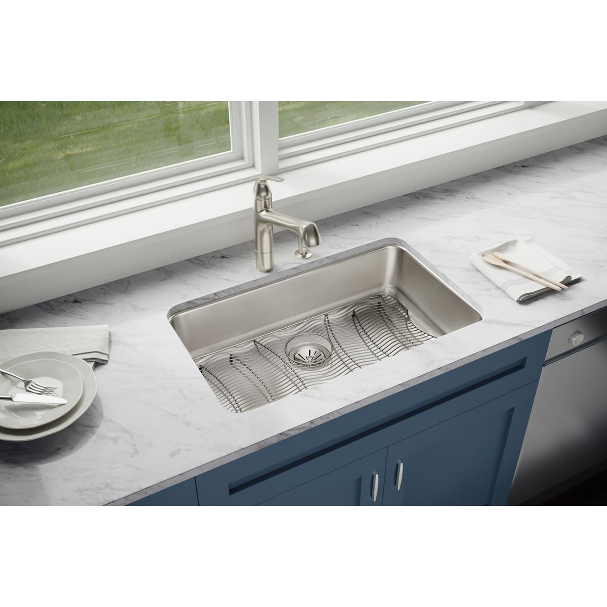 Elkay Lustertone Classic Stainless Steel 30-1/2" x 18-1/2" x 7-1/2", Single Bowl Undermount Sink Kit ELUH2816DBG