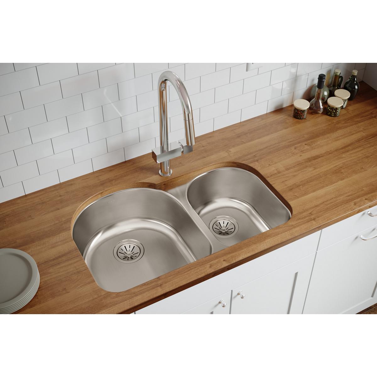 Elkay Lustertone Classic Stainless Steel 31-1/4" x 20" x 7-1/2", Offset 60/40 Double Bowl Undermount Sink ELUH3119R