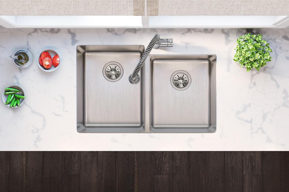 Elkay Lustertone Iconix 18 Gauge Stainless Steel 31-1/4" x 20-1/2" x 9" Double Bowl Undermount Sink with Right Small Bowl ELUH3120RT