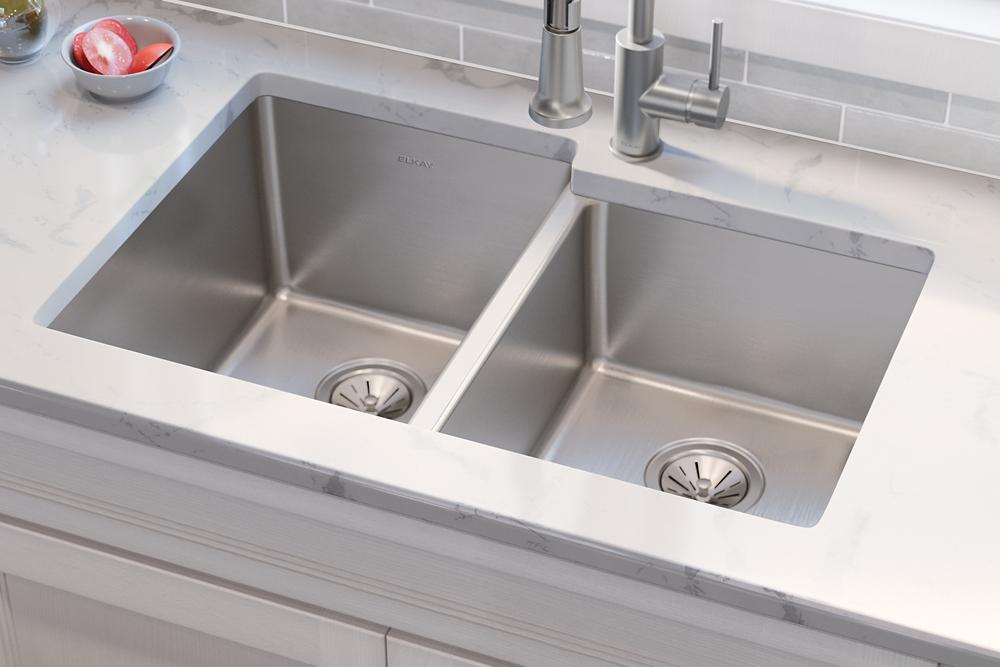 Elkay Lustertone Iconix 18 Gauge Stainless Steel 31-1/4" x 20-1/2" x 9" Double Bowl Undermount Sink with Right Small Bowl ELUH3120RT