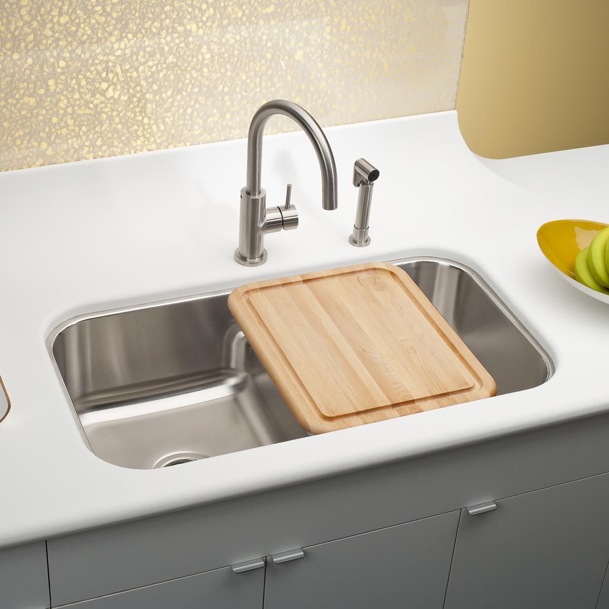 Elkay Lustertone Classic Stainless Steel 32-1/2" x 18-1/8" x 8", Equal Double Bowl Undermount Sink with Aqua Divide EAQDUH3118