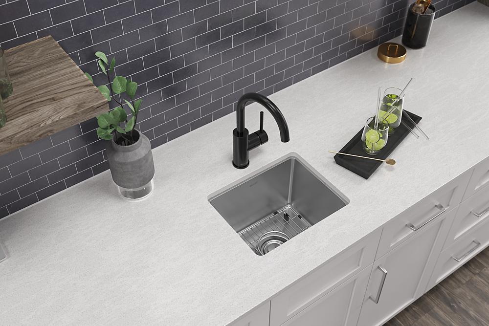 Elkay Crosstown 18 Gauge Stainless Steel 15" x 15" x 9" 1-Hole Single Bowl Dual Mount Bar Sink Kit ECTSR15159TBG1