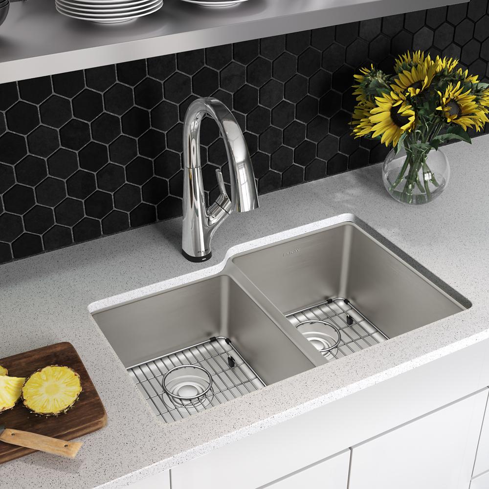Elkay Lustertone Iconix 18 Gauge Stainless Steel 31-1/4" x 20-1/2" x 9" Offset 40/60 Bowl Undermount Sink Kit w/Filter Faucet ELUH3120LTFLC