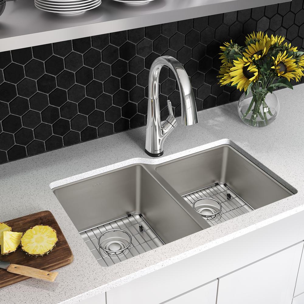 Elkay Lustertone Iconix 18 Gauge Stainless Steel 31-1/4" x 20-1/2" x 9" Offset 60/40 Bowl Undermount Sink Kit w/Filter Faucet ELUH3120RTFLC