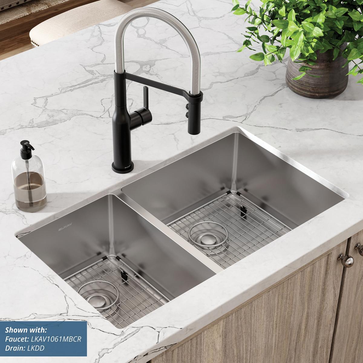 Elkay Crosstown 18 Gauge Stainless Steel 31-1/2" x 18-1/2" x 9" 40/60 Double Bowl Undermount Sink Kit ECTRU32179LTC