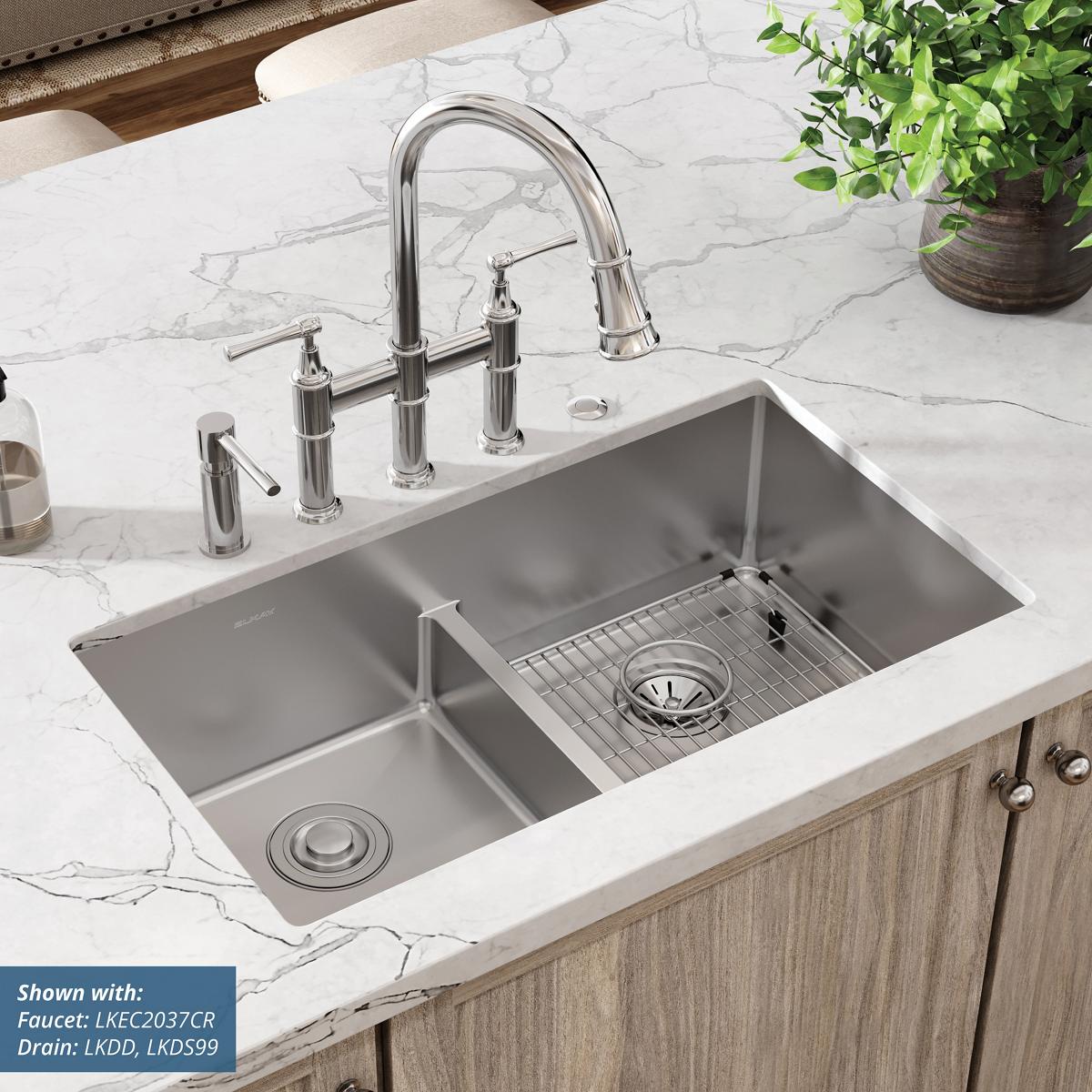 Elkay Crosstown 18 Gauge Stainless Steel 33" x 22" x 9" 5-Hole Equal Double Bowl Dual Mount Sink Kit with Aqua Divide ECTSRA33229TBG5
