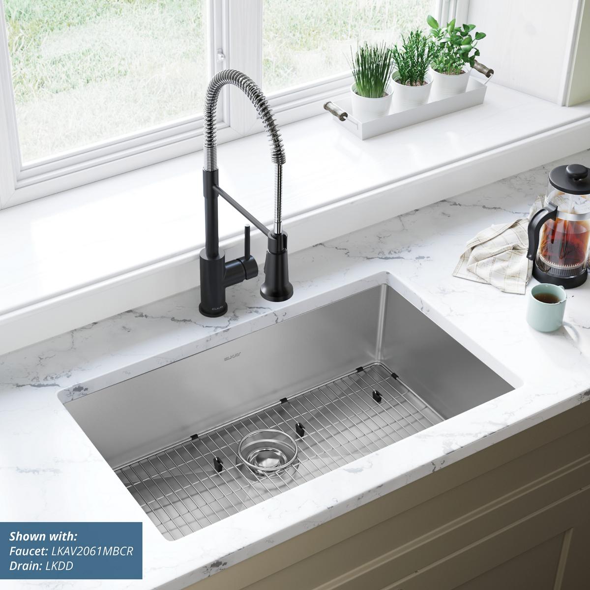 Elkay Crosstown 16 Gauge Stainless Steel 30-1/2" x 18-1/2" x 8" Single Bowl Undermount Sink Kit EFRU2816TC