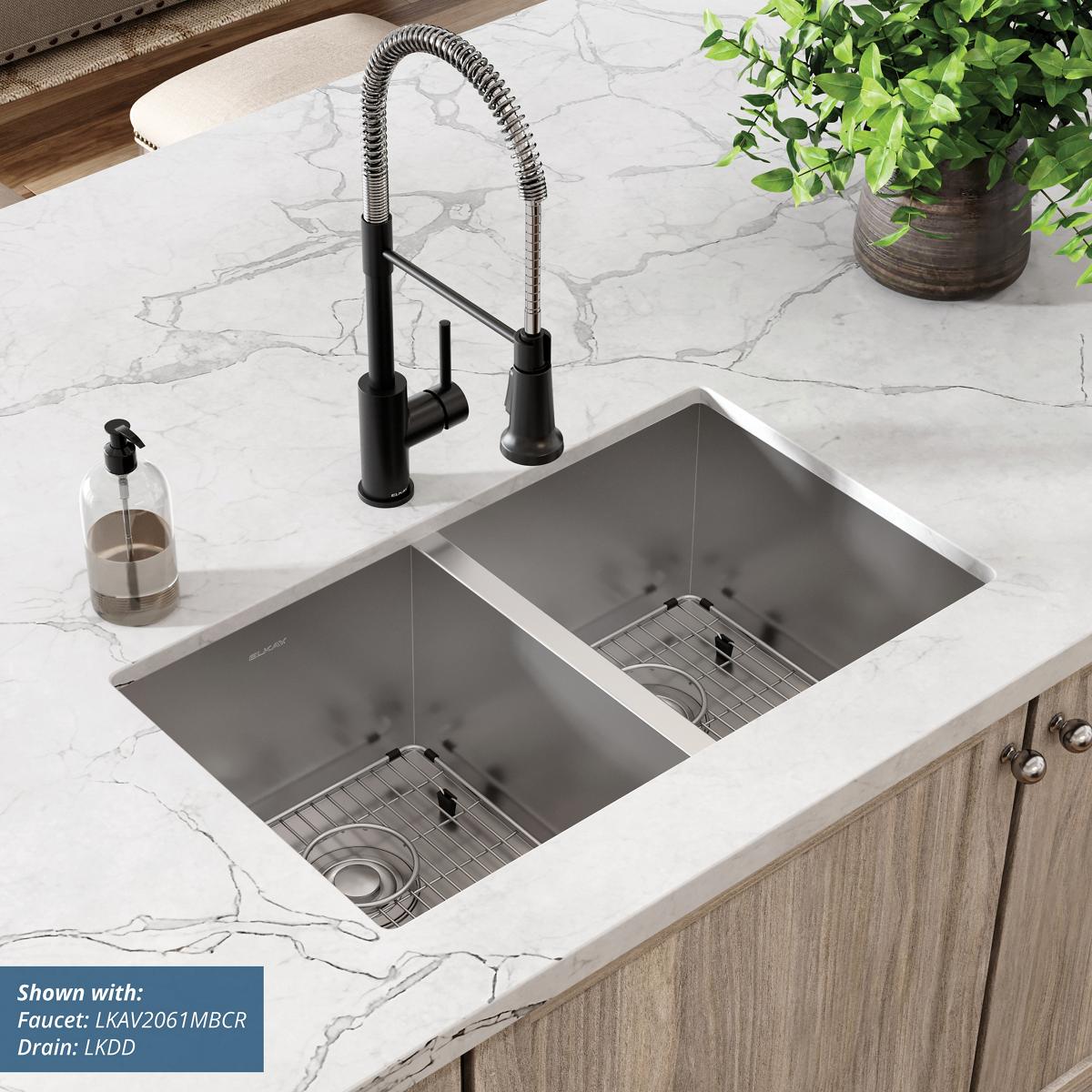 Elkay Crosstown 16 Gauge Stainless Steel 30-3/4" x 18-1/2" x 10" Equal Double Bowl Undermount Sink Kit EFRU311810TC
